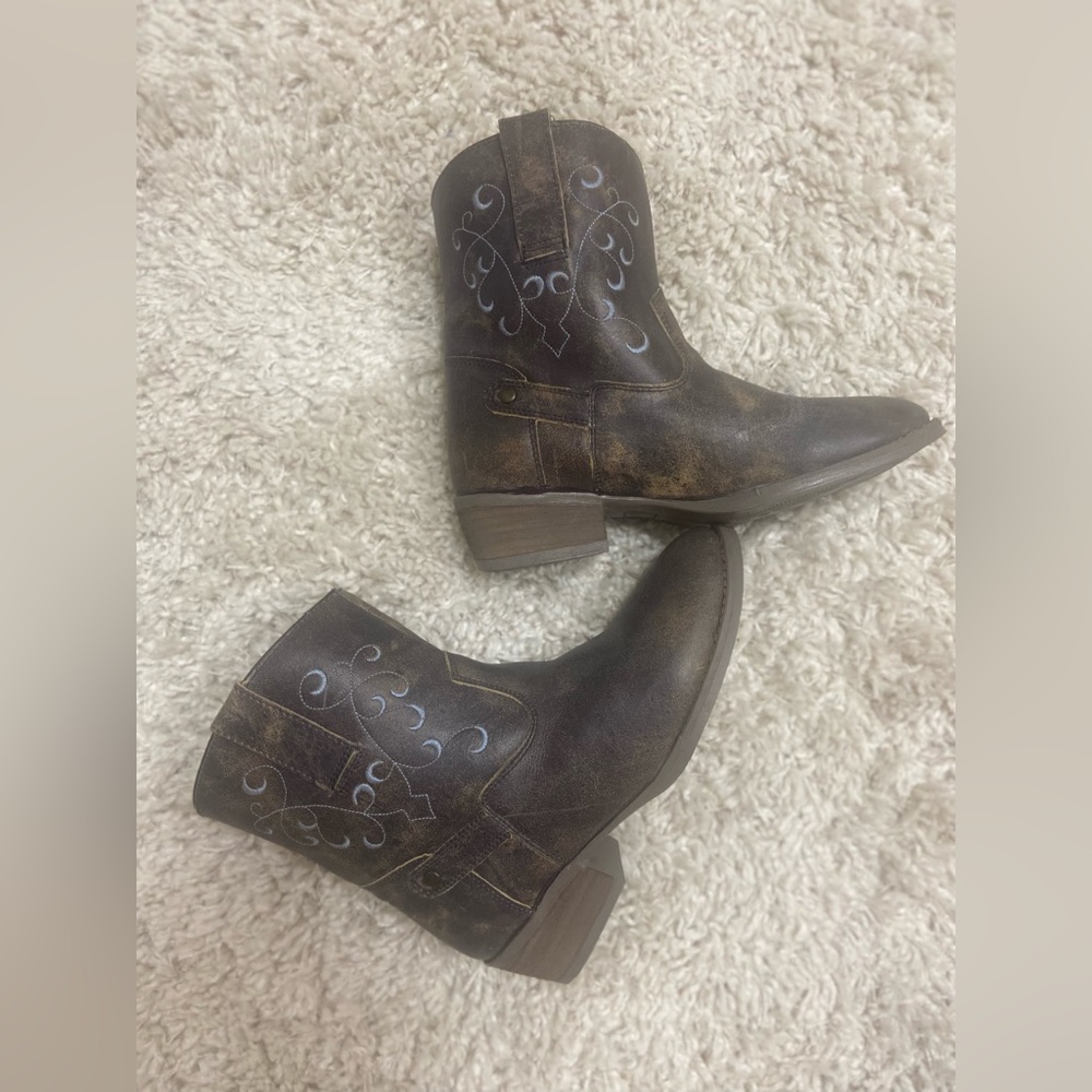 Woman’s cowgirl western boot